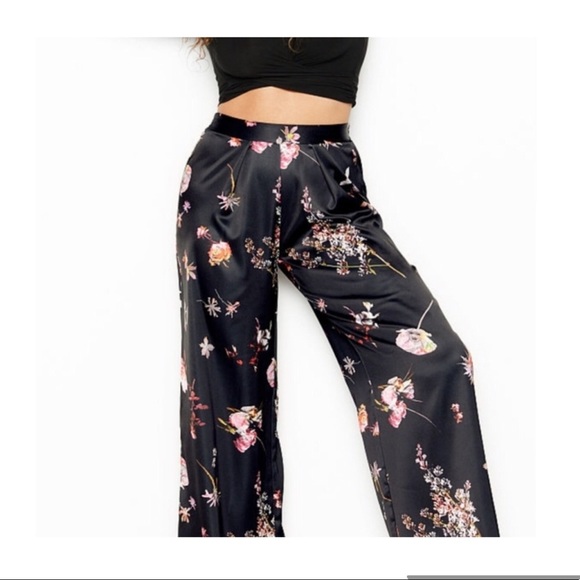 VICTORIA’S SECRET SILKY WIDE PANT - Picture 1 of 1